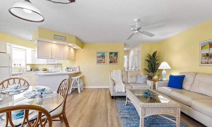Cherry Grove Beach Condominio | Your Sunshine Escape: 6-Minute Beach Walk from Quiet Community