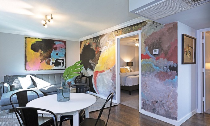 South Central Houston Apartamento | Your TMC Flats! Sleeps 24, 12BR, 6BA, 6PA