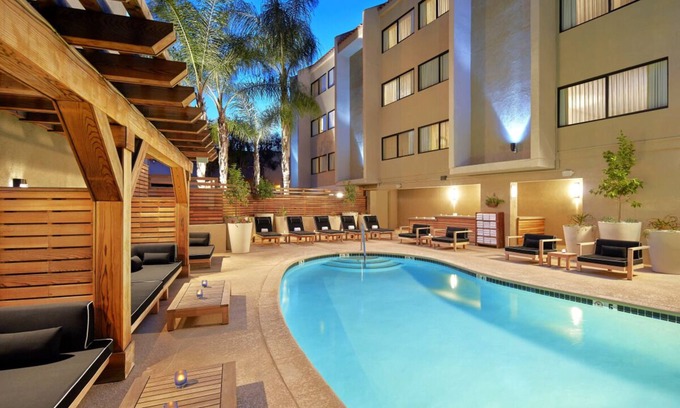 Calabasas Casa | Your Ultimate Leisure Stay Near Lake Calabasas Park! 3 Spacious Units, Pool