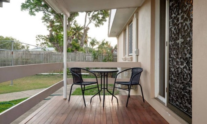 Walkervale Apartamento | Your Unit at Southside central, close to everything, air con and pet friendly.