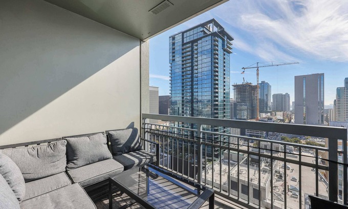 Downtown San Diego Condominio | Your Urban Oasis in the Heart of Little Italy