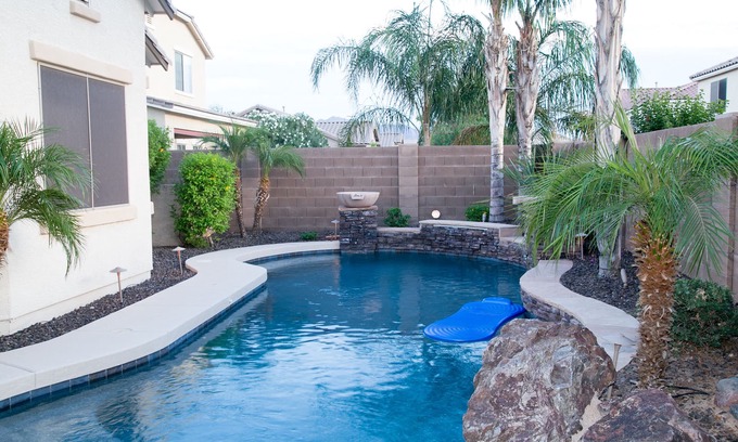 Shamrock Estates Casa | YourSunValleyEscape-4 habitaciones / 3 baños, 3100 pies cuadrados. ¡Piscina privada!
