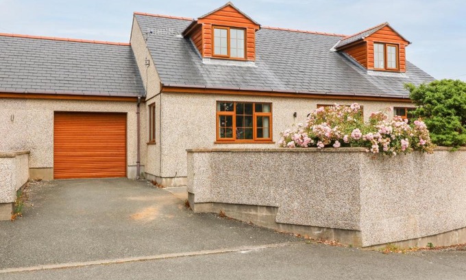 Cemaes Bay Casa | Yr Hen Efail
