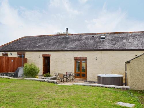 Holyhead Casa | Yr Hen Feudy