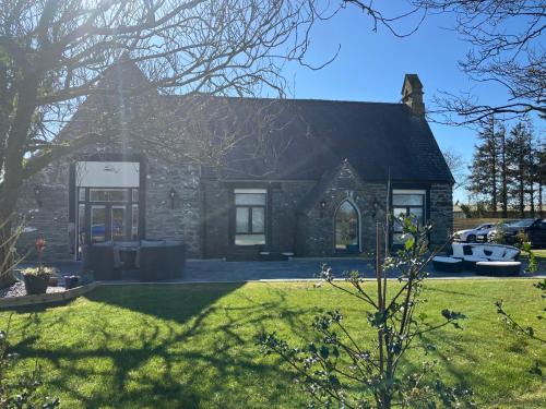Llanddeusant Casa | Yr Hen Ysgol- The Old Primary School