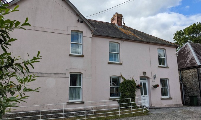 Myddfai Casa | YSGUBOR FAWR, pet friendly, character holiday cottage in Llandovery