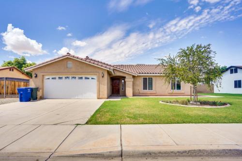 Yuma Casa | Yuma Family Home with Covered Patio and Grill!