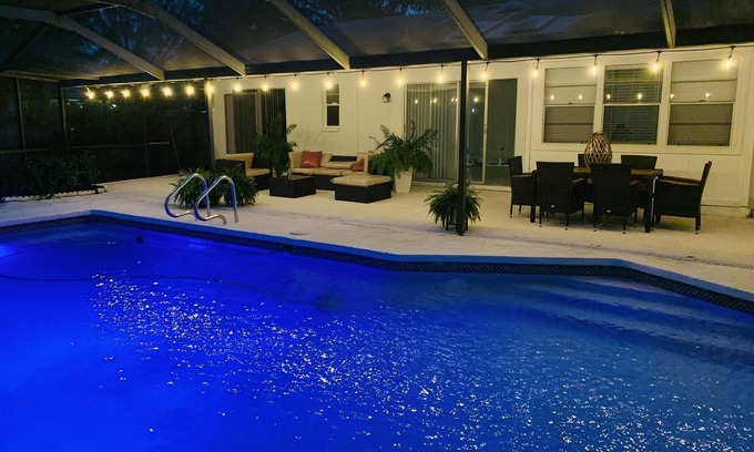Citrus Park Casa | Yuri’s pool house. Salty & heated pool