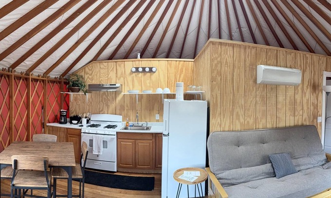 Winters Cabaña | Yurt - Camping Yurt with Kitchen