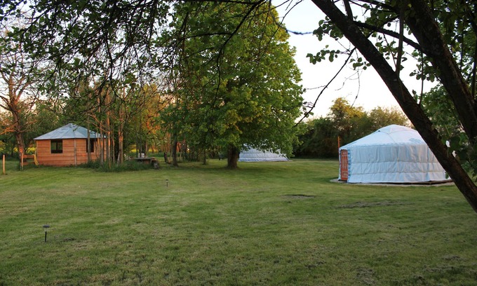 Villeneuve-sur-Yonne Cabaña | Yurt Yurt pareja o familiar (precio base 1 yurta 2 personas)