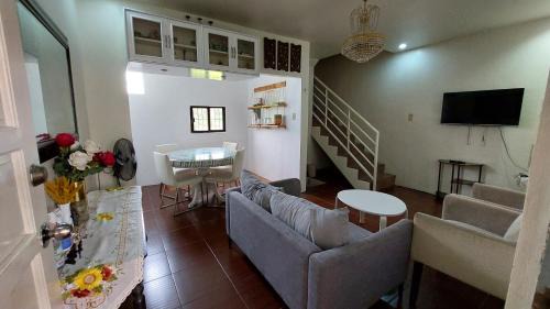 Malolos City Apartamento | YYY's Townhouse