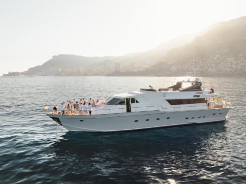 Palais des Festivals - Old Port Alquiler De Eote | Zaffiro Yacht - Festival de la plaisance Cannes 2024