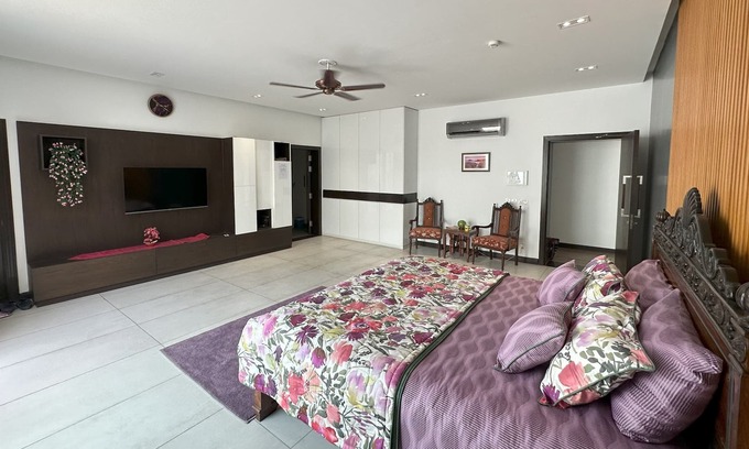 Model Town Casa | Zaha Home:Glanz Luxe-1BR+kitchenette+terrace in Upper portion of 6kanal Bungalow