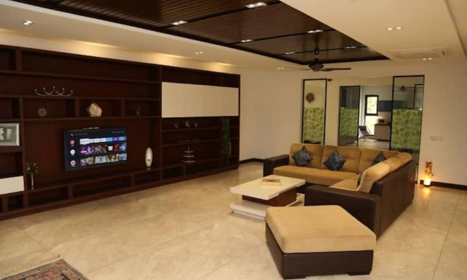 Model Town Casa | Zaha Home: Glanz Luxe 2br+DD+K - top portion of 6 kanal villa