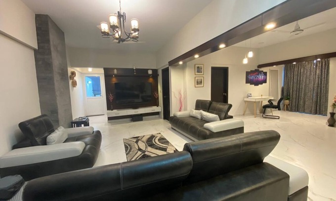 Karachi Casa | Zaha Home: Stylish & Luxury 2br Family place