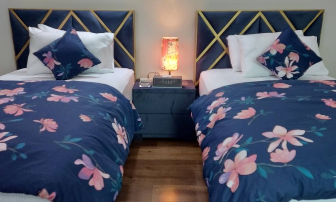Lahore Apartamento | Zaha Homes: The Razi Studio-(Single room, 2beds)