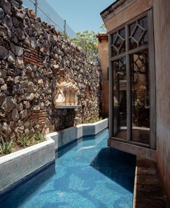 Antigua Guatemala Cama Y Desayuno | Zahar Boutique Stay Volcano Views and Pool