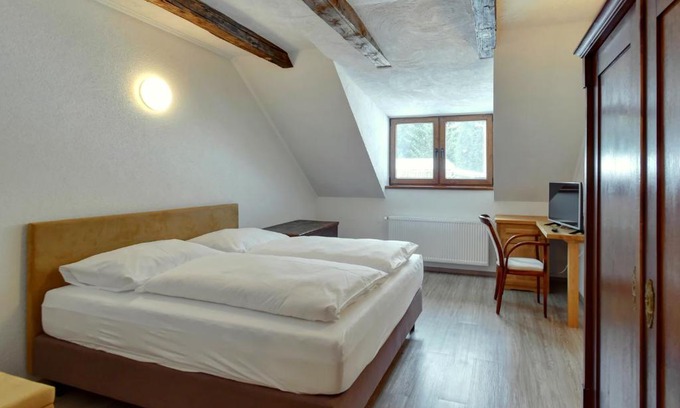 Rabatejn nad Strelou Apartamento | Zamecka Fortovna Obora - Forester House