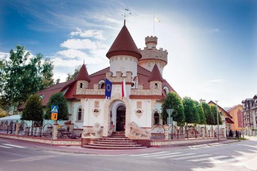 Krynica-Zdroj Casa | Zamek Pod Brzozami, Wynajem Pokoi