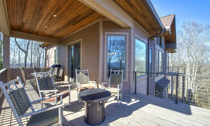 Waynesville Casa | Zen Den | Peaceful Retreat Near Waynesville | Mountain Views and Fire Pit