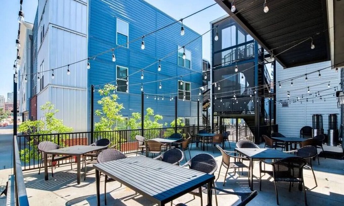 Downtown Memphis Apartamento | Zen Garden KING SUITE downtown + POOL & GYM