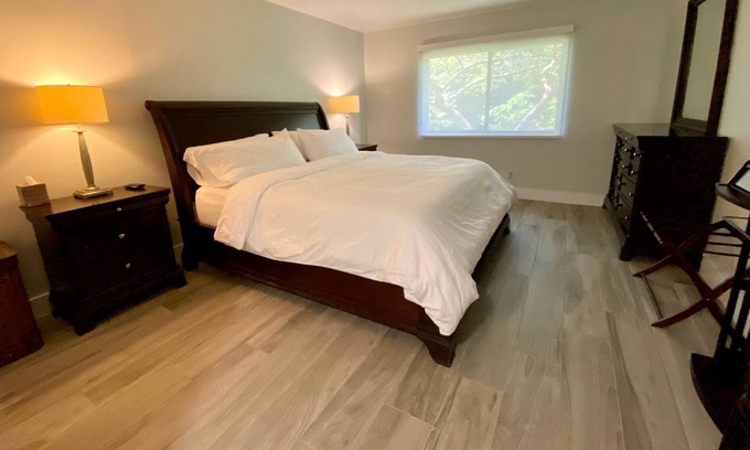 Weston Condominio | Zen Weston Condo Centrally Located