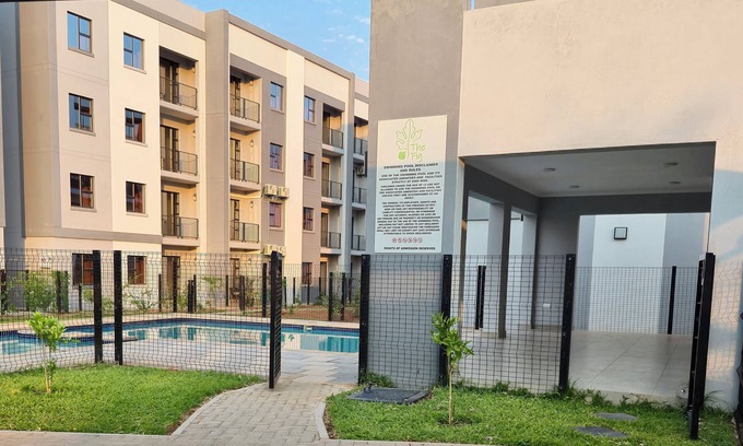 Gaborone Apartamento | Zenith Retreat - Modern, Secure 2BR w/ Pool