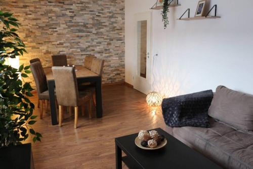 Strehlen Apartamento | Zentralgelegene 4-Raum Ferienwohnung bis 8 Pers.