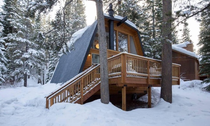 Truckee Cabina | Zephyr by AvantStay | Stylish Frame w/ Access To Tahoe Donner