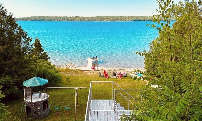 Georgian Bluffs Cabaña | Zeta's Beachfront Cottage on Georgian Bay
