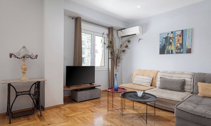Mets Apartamento | Zeus Grand Apartment, Olympian Zeus Apartments