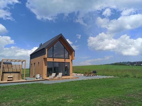 Klodzko Miasto Cabina | Zielone Wzgórze komfortowy klimatyzowany domek z balią z aeromasażem
