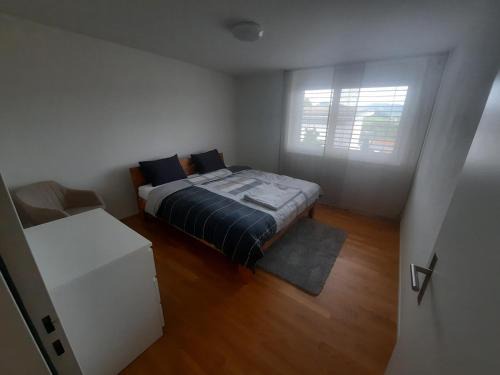Goldingen Apartamento | Zimmer 1, Haus der Begegnung
