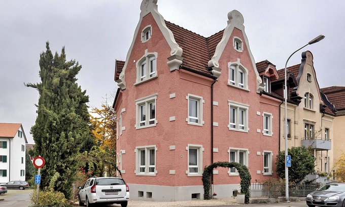 Kreuzlingen Apartamento | 'Zimmer Mit Kochnische Rosenbaum' con jardín compartido y Wi-Fi