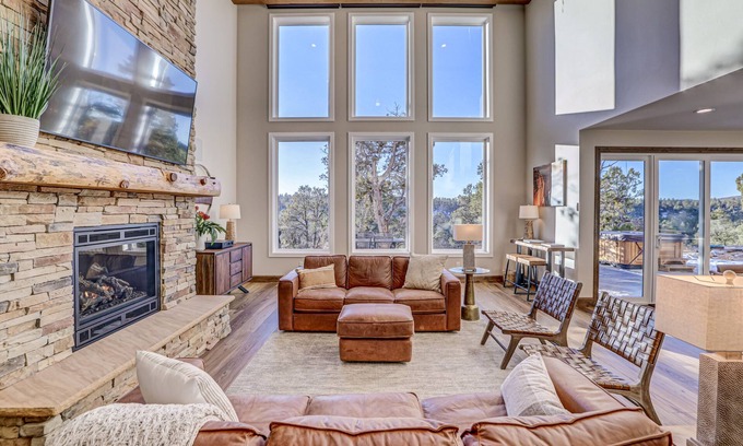 Zion National Park East Entrance Casa | Luxury 3475sq ft 5 bed, 5.5 bath. Private hot tub. Zion/Bryce. 7th Night Free!