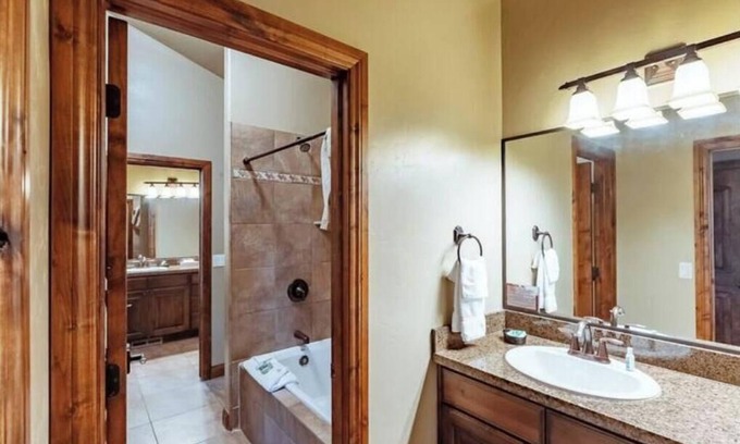 Zion National Park East Entrance Casa | Zion Views- Suite Serenity Lodge + Resort Access