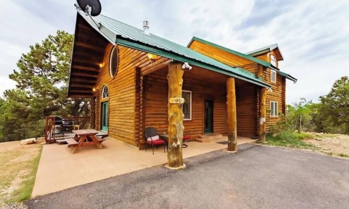 Zion National Park East Entrance Casa | Zion Views- The Ranch House +Resort Access