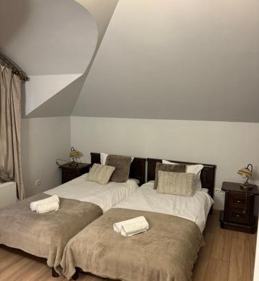Skrzeszew Apartamento | Zloty dworek