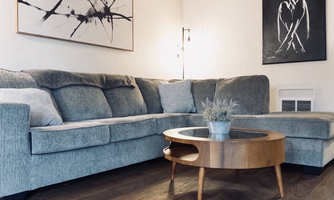 Corvallis Apartamento | Zodiac Retreat- astrology- themed, pool & sauna