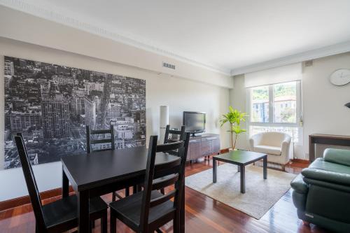 Deustuko San Pedro-Erribera Apartamento | Zubia apartment by People Rentals