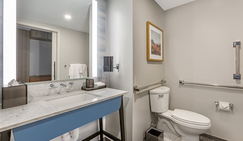 Habitación Premier, 2 camas de matrimonio, accesible para personas con discapacidad (Roll-In Shower)