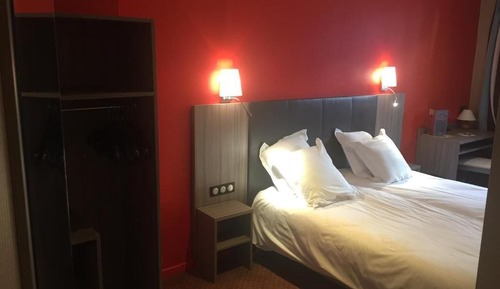 Habitación básica con 2 camas individuales