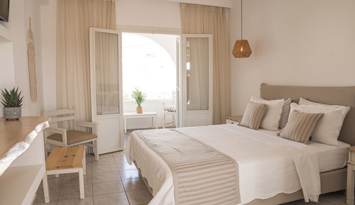 Habitación superior con 1 cama doble o 2 individuales, vistas al mar