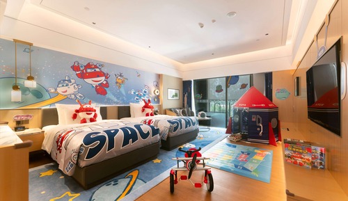 Habitación, 2 camas dobles (Hot Pool Lake View, Space Theme)