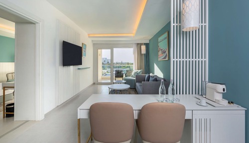Suite, 1 habitación, vistas a la piscina