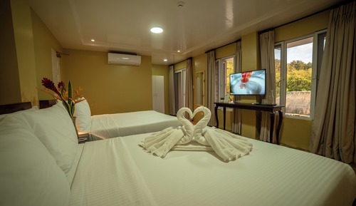 Habitación familiar, varias camas, no fumadores, vistas a la montaña