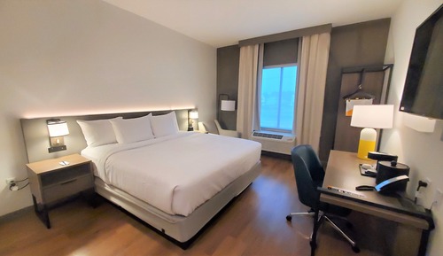 Habitación, 1 cama de matrimonio grande, accesible para personas con discapacidad (Accessible Tub)