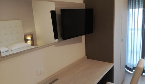 Habitación triple Confort, 1 habitación, balcón
