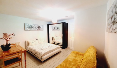 Habitación estándar con 1 cama doble o 2 individuales, baño privado (Grendon Room 3)