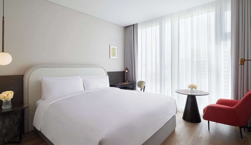 Habitación superior, 1 cama de matrimonio grande, vistas a la ciudad